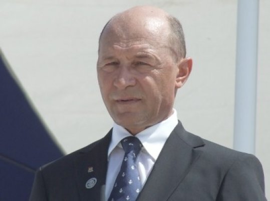 Băsescu, mesaj de Paşte: Învierea Domnului să ne aducă împreună, în familie, şi printre cei dragi sufletelor noastre